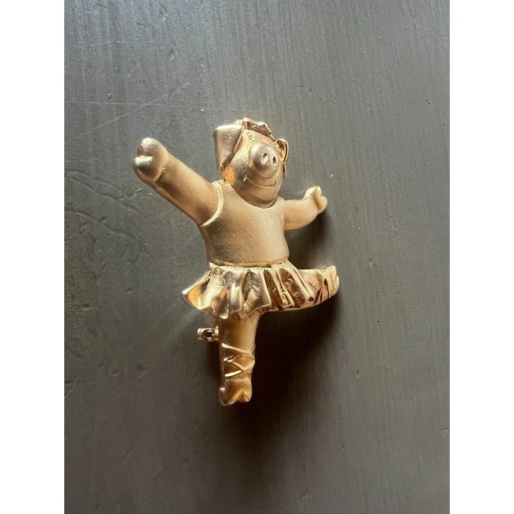 Vintage Pig Ballerina Brooch Gold Ballet Pin Signed DP 90s Whimsical Novelty - Picture 4 of 7